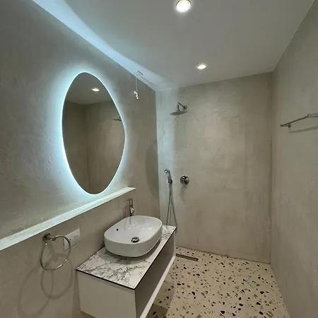 Kraja Hotel
